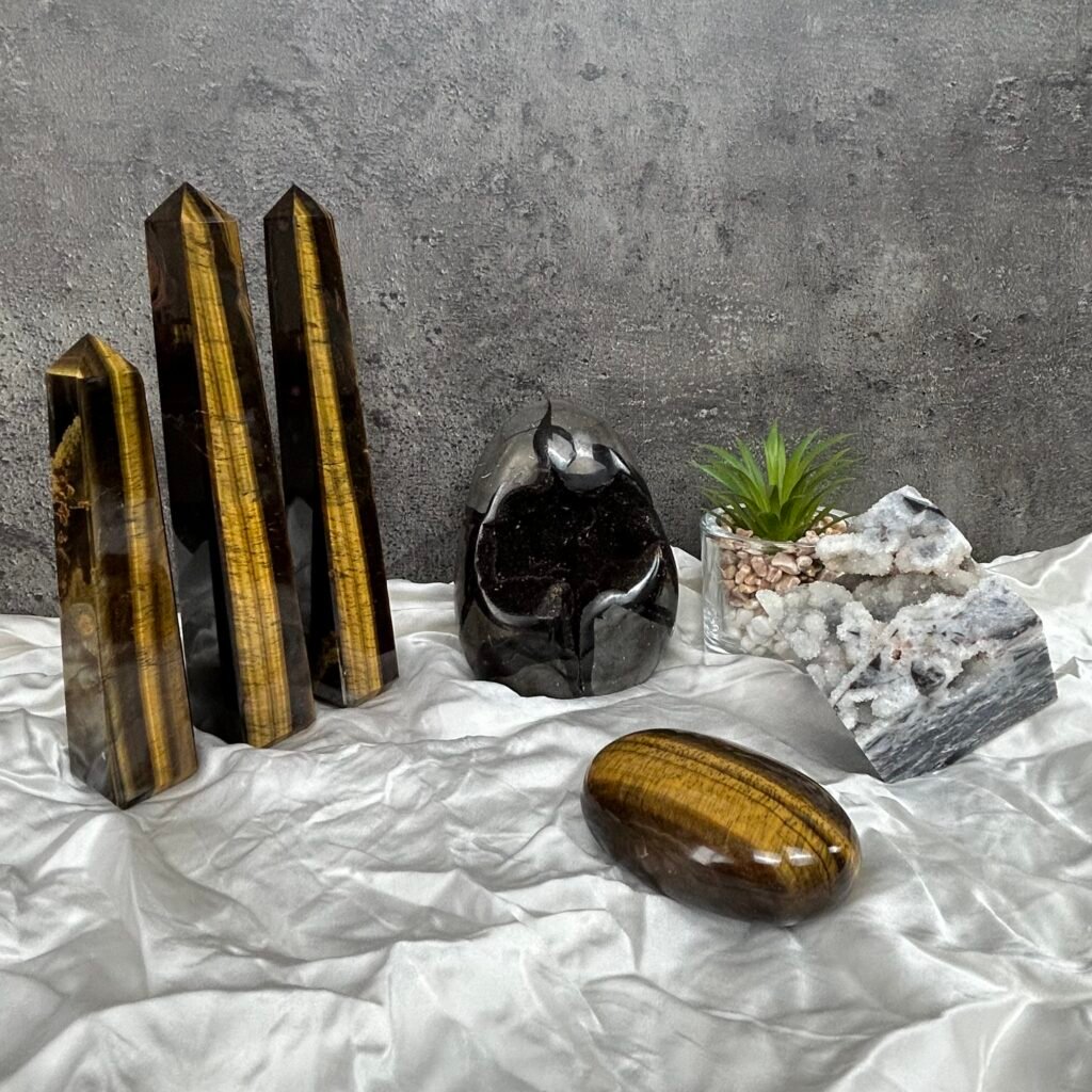 photo de cristaux oeil de tigre, septaria sauvage et sphalérite